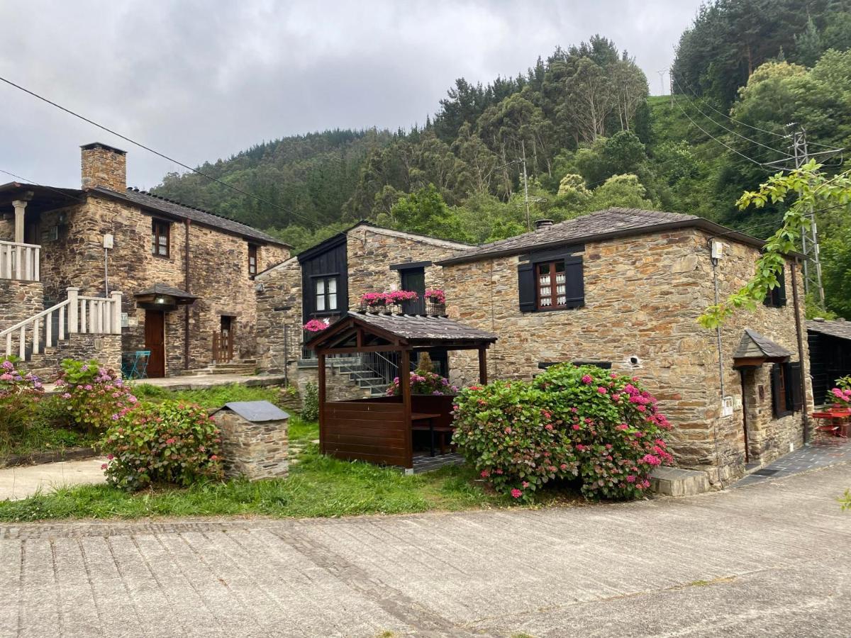 Casas Rurales Tareira En Taramundi Exterior photo