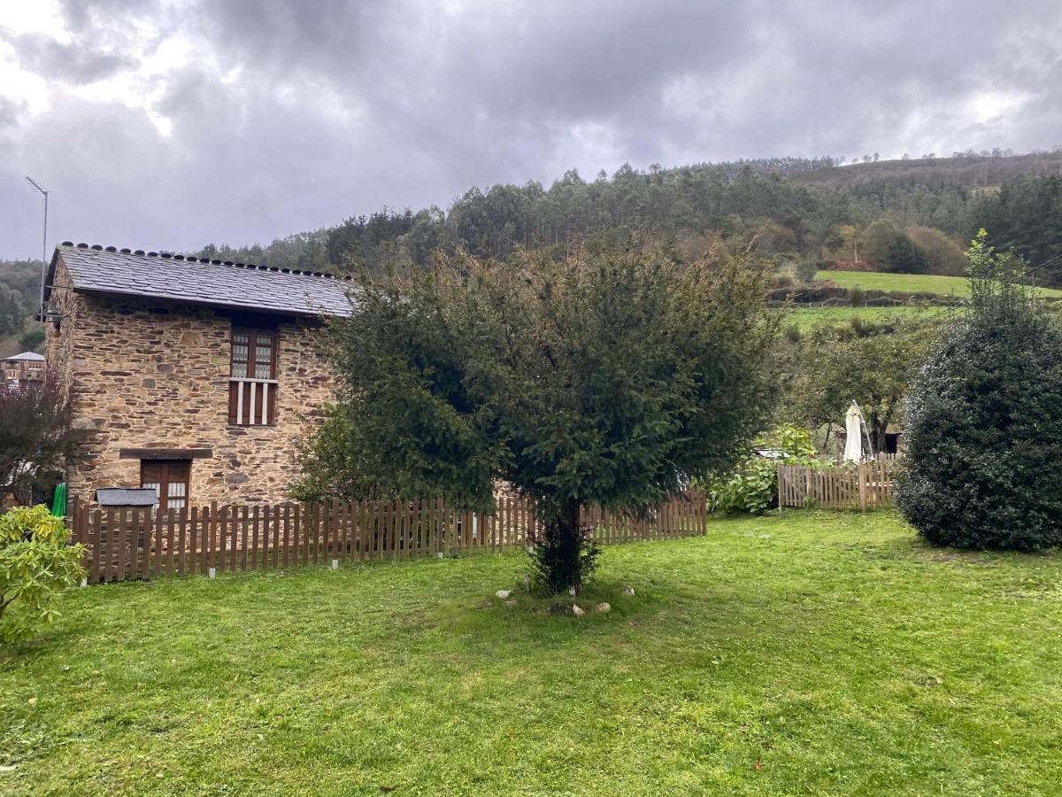 Casas Rurales Tareira En Taramundi Exterior photo